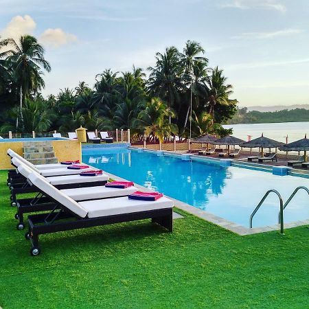 Foxy'S Beach Resort San Vicente  Exteriör bild